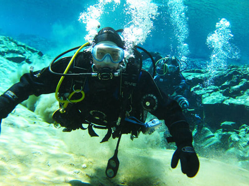 Diving_between_continents_Iceland.jpg thumbnail