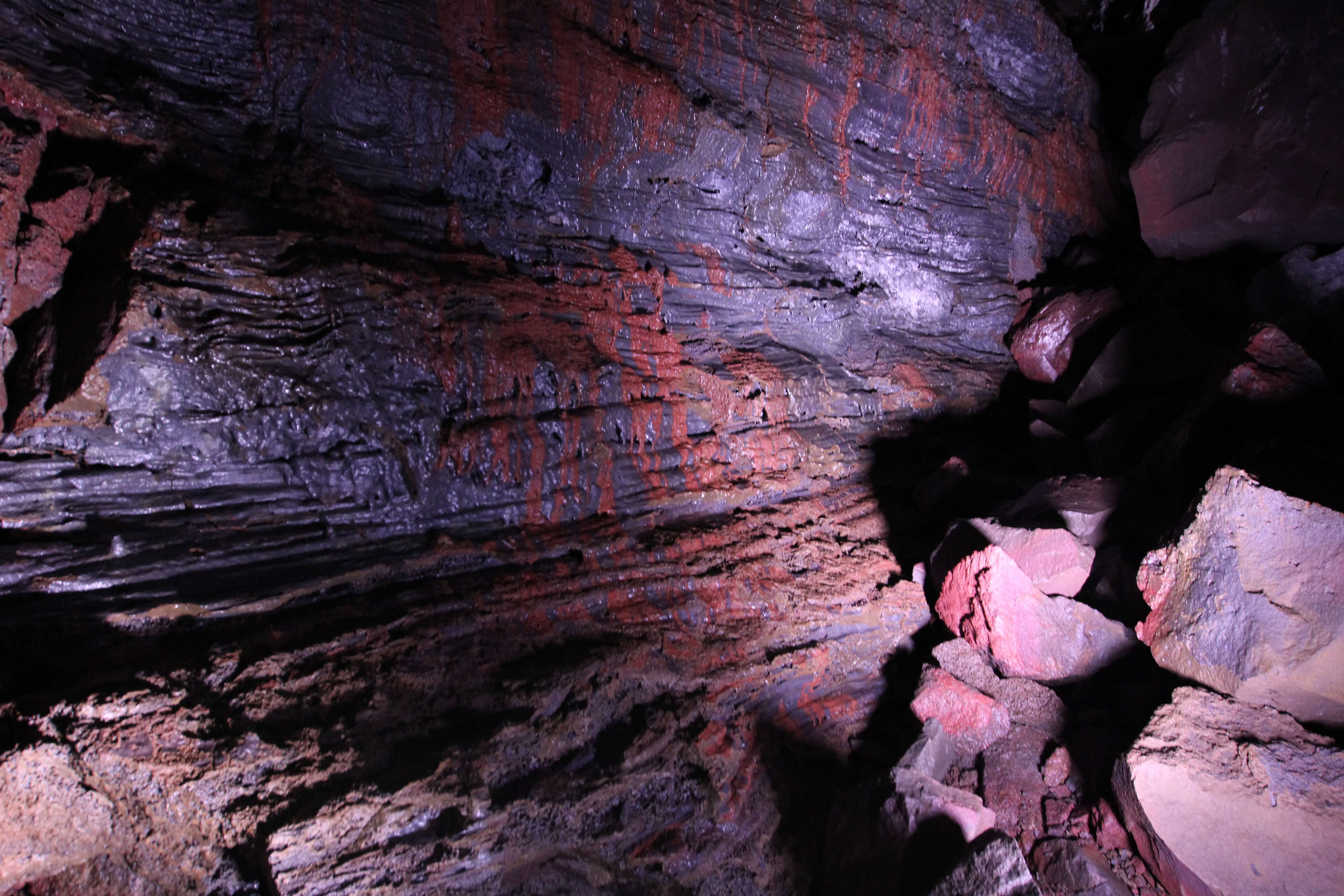 Caving_exploration_lava_tunnel.JPG thumbnail